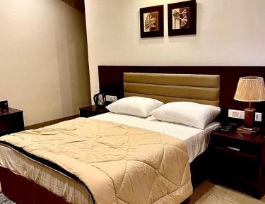 Deluxe Queen Room