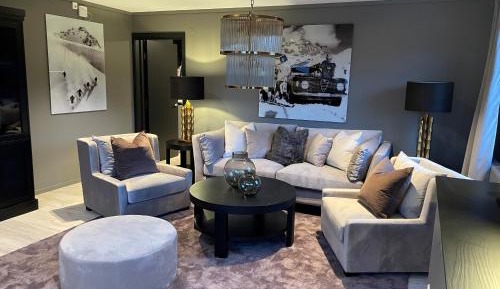 Suite with Mountain View