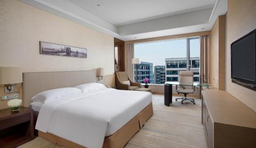Standard King Room with Garden View