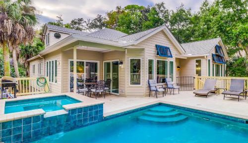 Five Bedroom Holiday Home