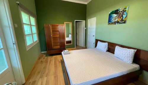 King Studio with Sofa Bed