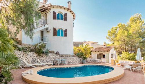 Villa with Garden View