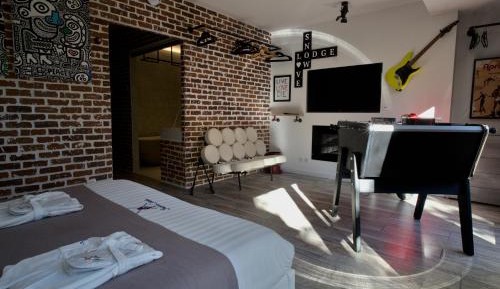 Room (Number 5)