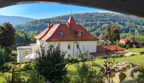Two-Bedroom Apartment with Mountain View