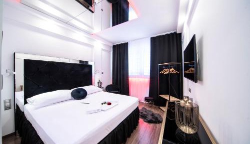 Elegant Double Room with Pool Access