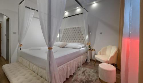 Romantic Double Room with Pool Access