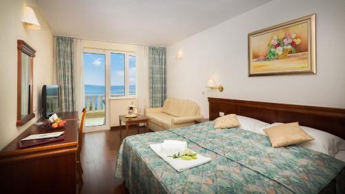 Superior Double Room with Balcony and Sea View