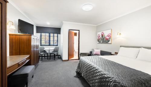 Standard Queen Room
