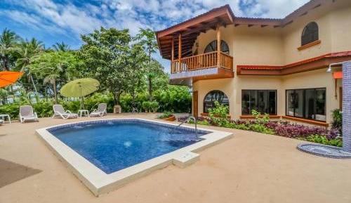 Four bedroom holiday home 