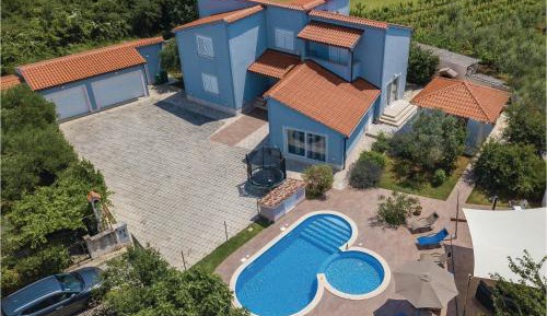 Five-Bedroom Holiday Home