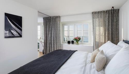Suite with Lake View