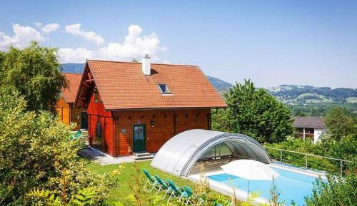Three-Bedroom Holiday Home 