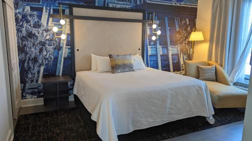 King Suite with Lake View