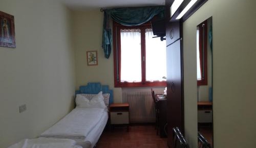 Economy Twin Room