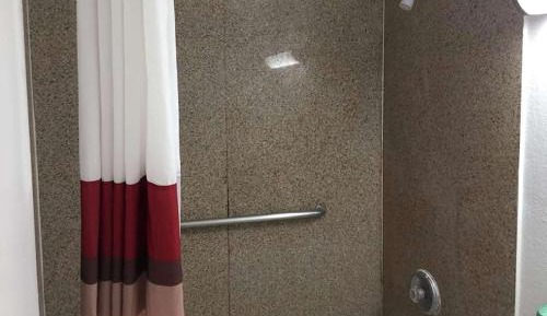 Queen Room with Bath Tub - Mobility Accessible/Non-Smoking