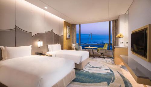 Standard King Room with Lake View
