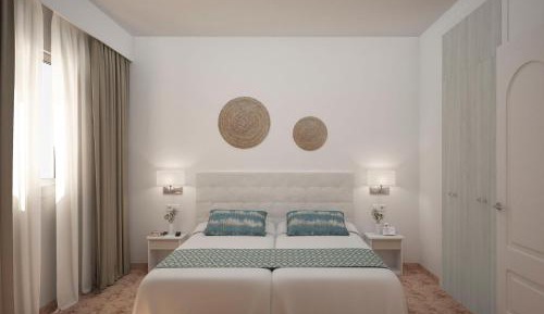 Double Room (2 Adults)