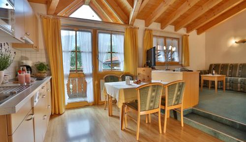 Comfort One-Bedroom Apartment with Balcony - Enzian