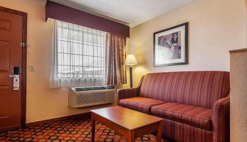 King Suite with Hot Tub - Non-Smoking