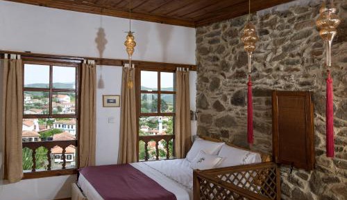 Two-Bedroom Fig Cottage with Garden
