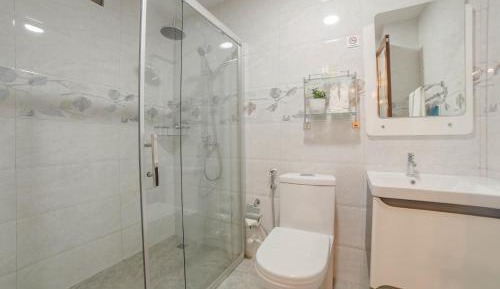 Deluxe Queen Room with Sea View & Balcony (Free Return Airport Transfer)