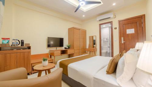 Deluxe Queen Room with City View & Balcony (Free Return Airport Transfer)