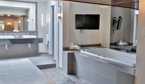 King Suite with Spa Bath