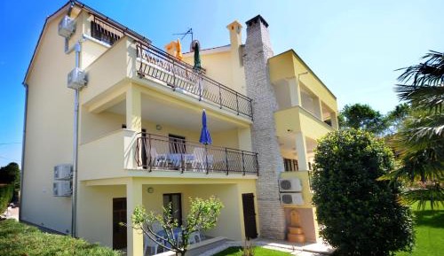 One-Bedroom Apartment with Terrace