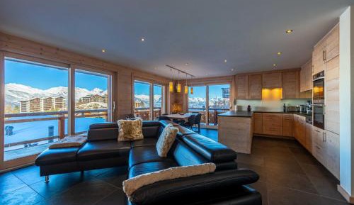 Apartment with Mountain View