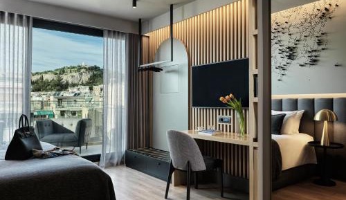 Heritage Hill Suite with balcony and Acropolis View