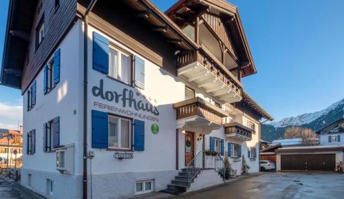 Apartment with Balcony (Deinplatz)
