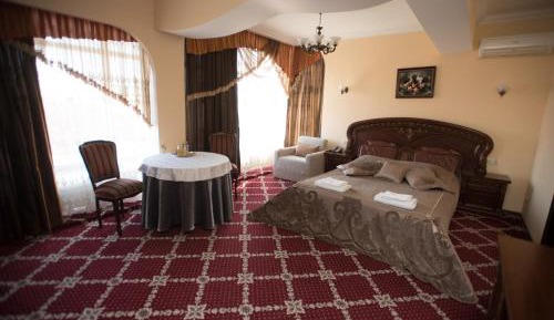 Suite with City View