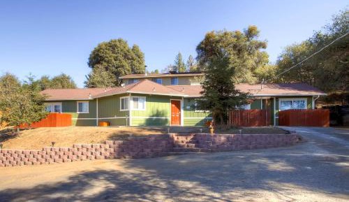 Three-Bedroom Holiday Home 