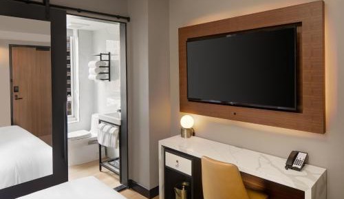 Standard Queen Room