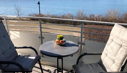 Apartment with Lake View