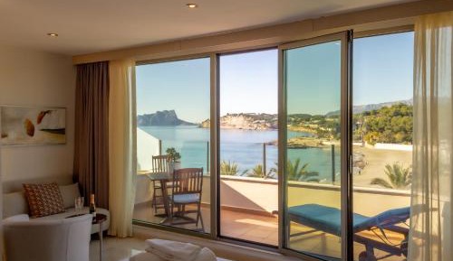Deluxe Double Room with Balcony and Sea View