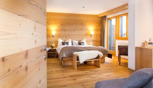 Junior Suite with Balcony and Matterhorn View