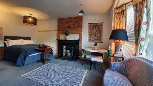 Deluxe Double Room with Shower