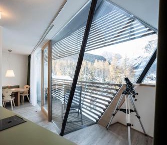 Apartment with Mountain View