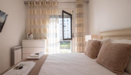 Deluxe Two-Bedroom Apartment with Garden View