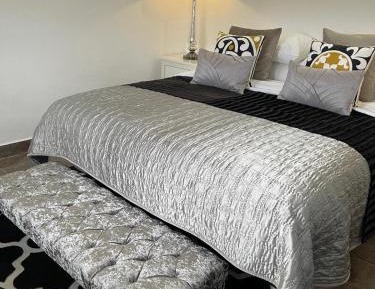 Queen Room with Shared Bathroom