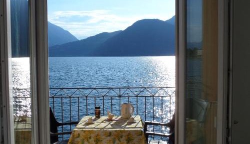 Apartment with Lake View