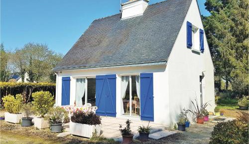 Three-Bedroom Holiday Home 