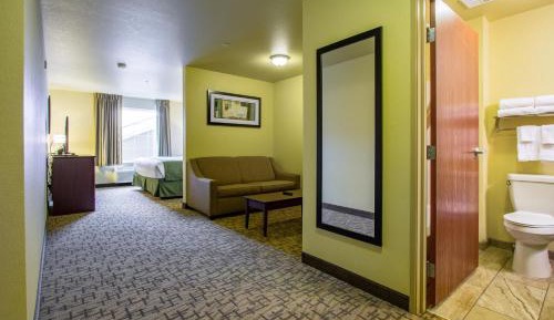 King Studio with Sofa Bed - Disability Access