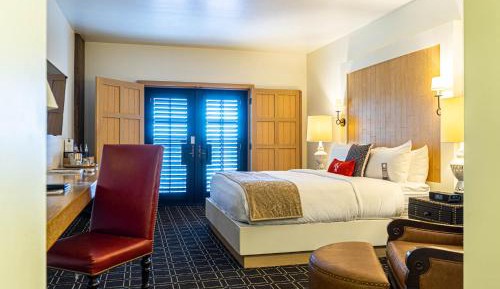 Deluxe King Room