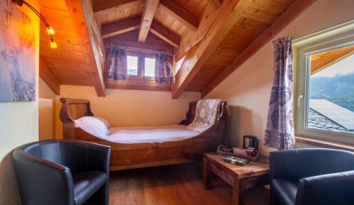 Deluxe Double Room (2 Adults + 1 Child)