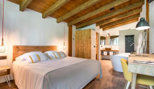 Deluxe Double Room with Bath