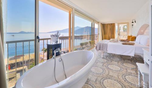 Queen Room with Sea View