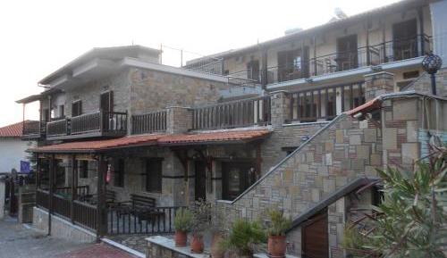 Quadruple Room with Balcony and Meteora View