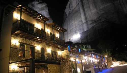 Triple Room with Balcony and Meteora View